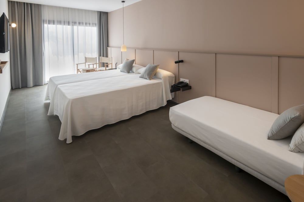 Standard Triple Room, City View