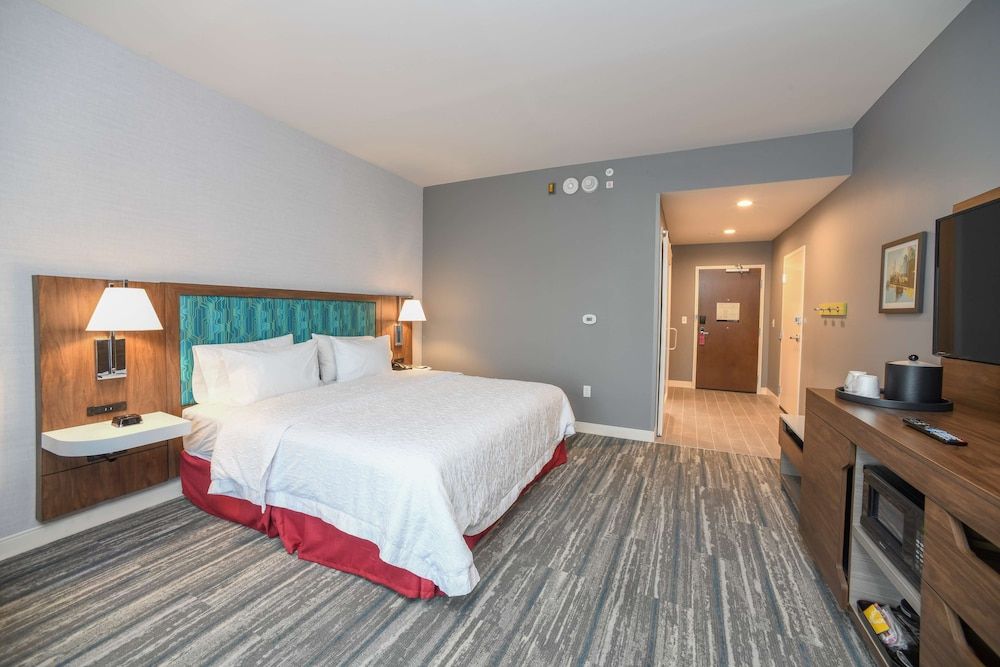 Room, 1 King Bed, Accessible, Bathtub
