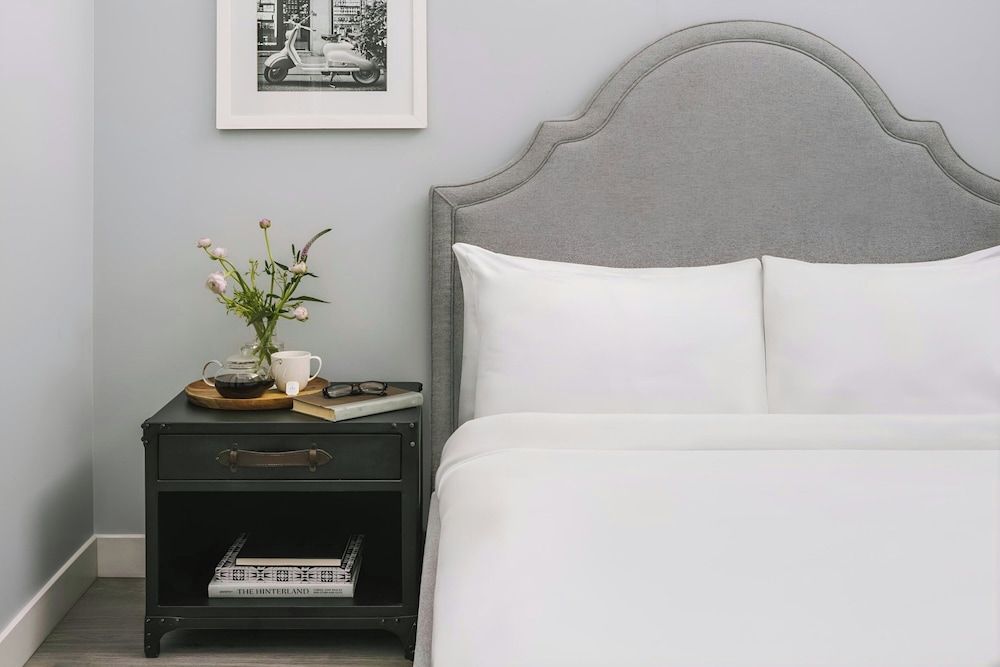 undefined Sonder by Marriott Bonvoy The Plymouth Apartments Loop 6