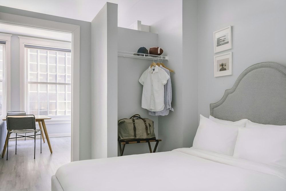 undefined Sonder by Marriott Bonvoy The Plymouth Apartments Loop 5