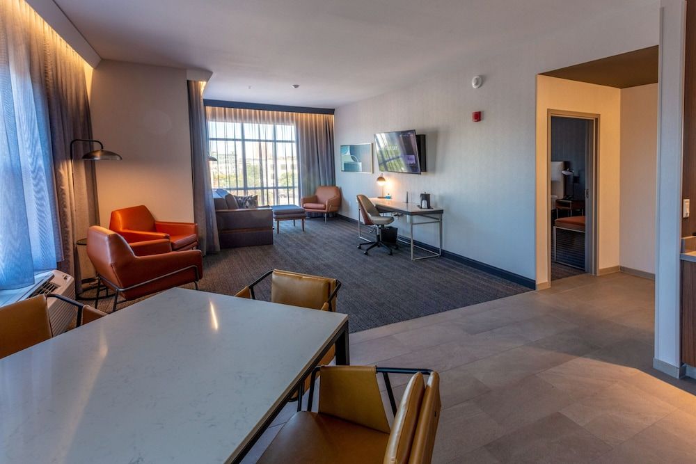 Suite, 1 Bedroom (Hearing Accessible)