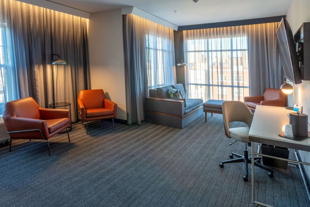 Suite, 1 Bedroom (Mobility/Hearing Accessible, Tub)