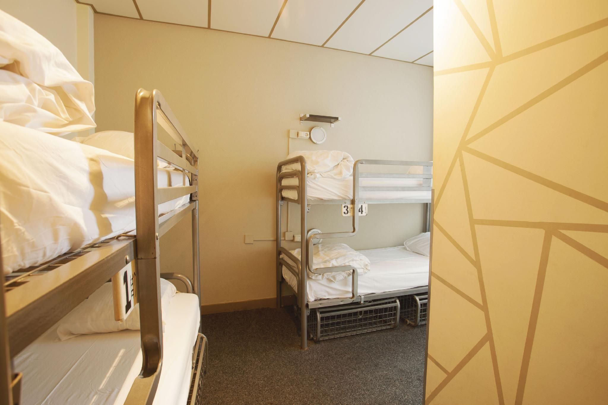 undefined The Flying Pig Uptown Hostel 10