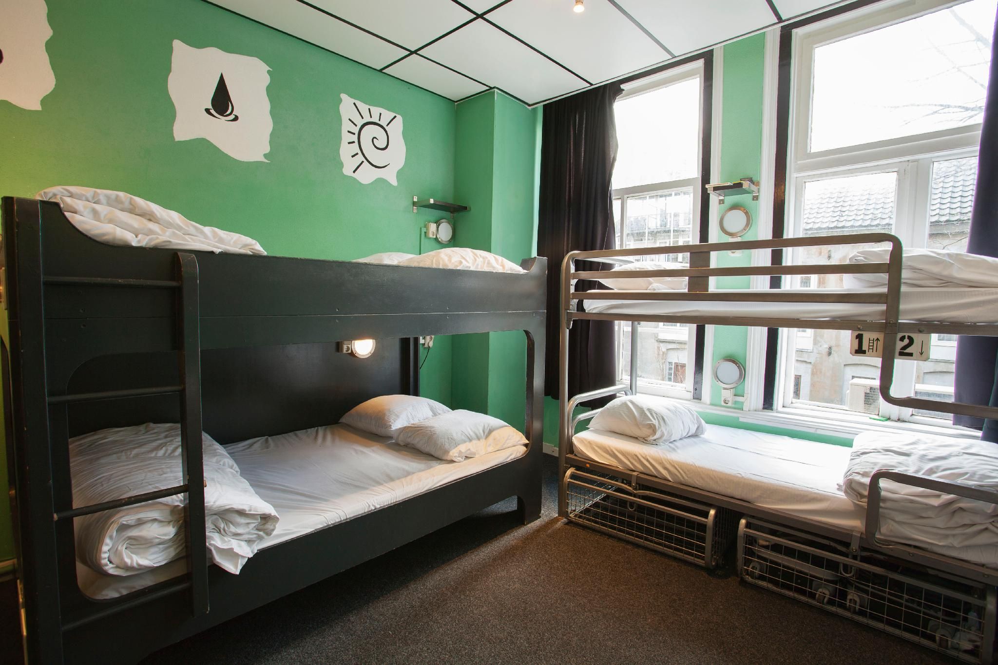 The Flying Pig Uptown Hostel Queensize bed in 14 Person Mixed Dormitory Room 2
