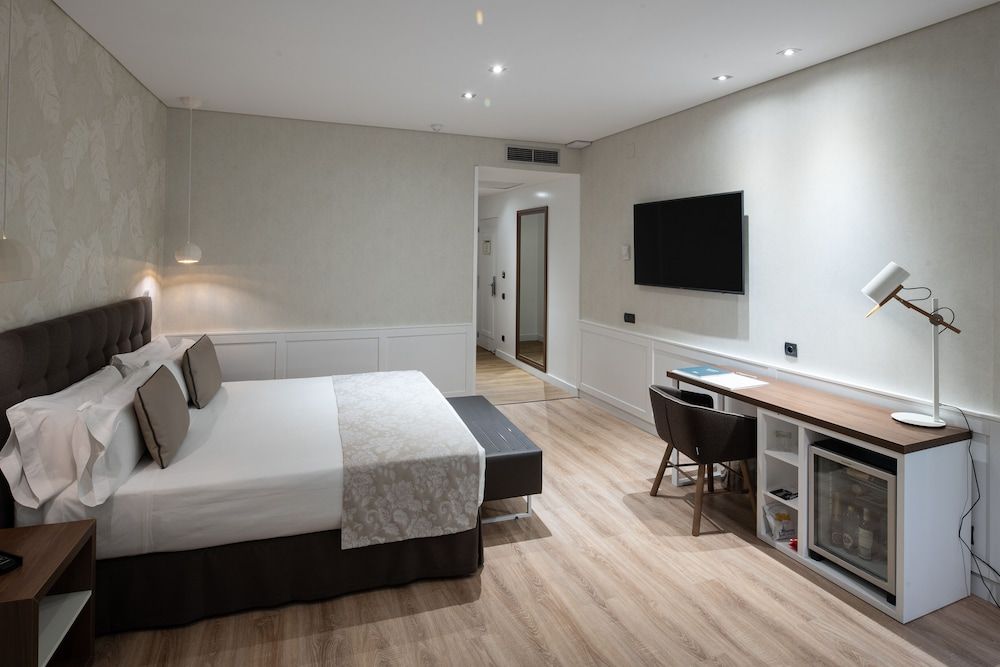 undefined Catalonia Puerta del Sol 7