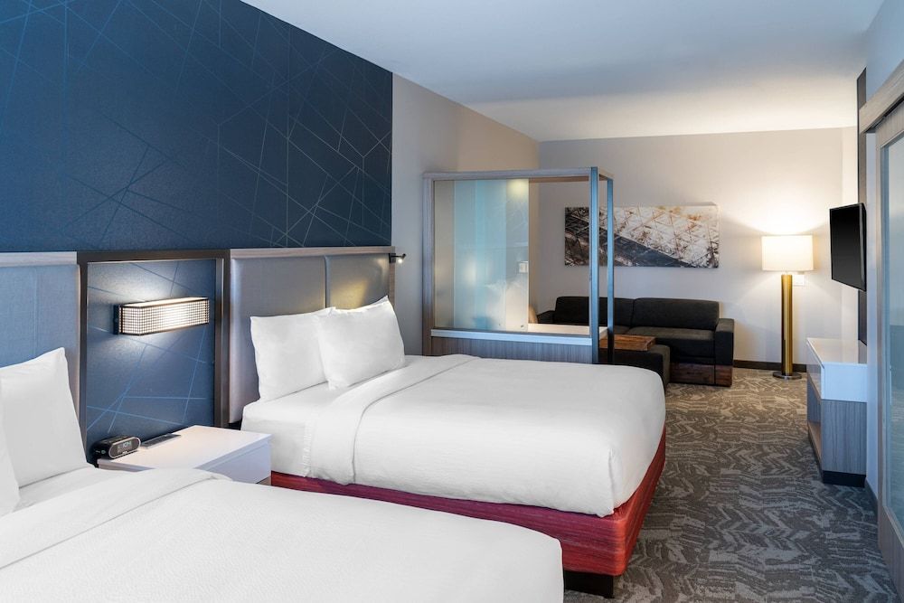 Suite, 2 Queen Beds (Hearing Accessible)