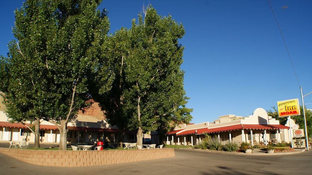 undefined Adventure Inn & Motel 5