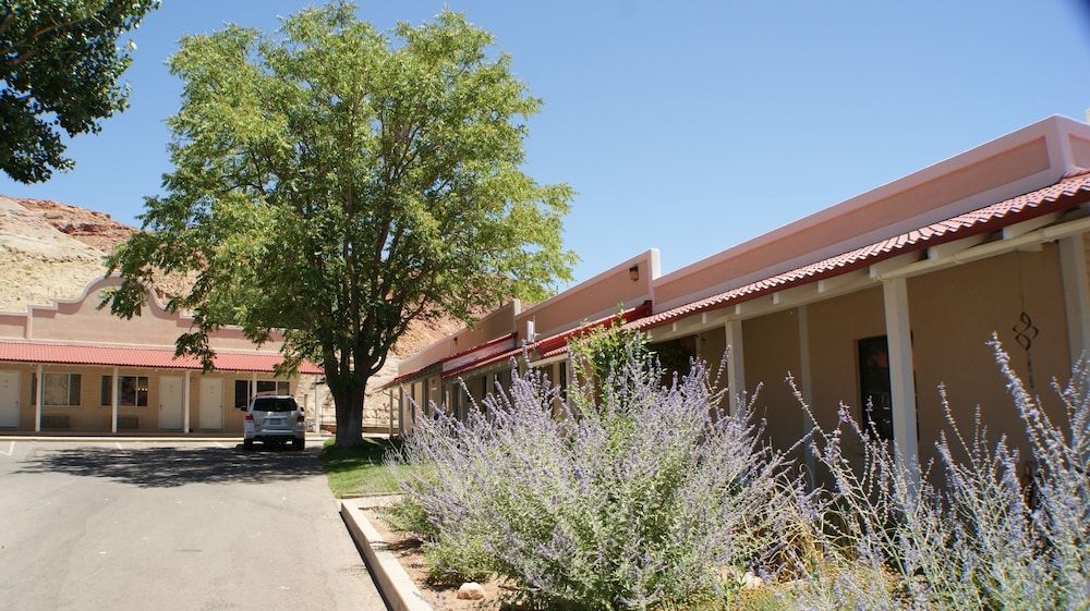 undefined Adventure Inn & Motel 9