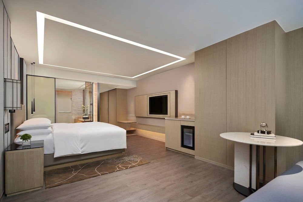 Executive Room, 1 King Bed, City View (Club Lounge access)