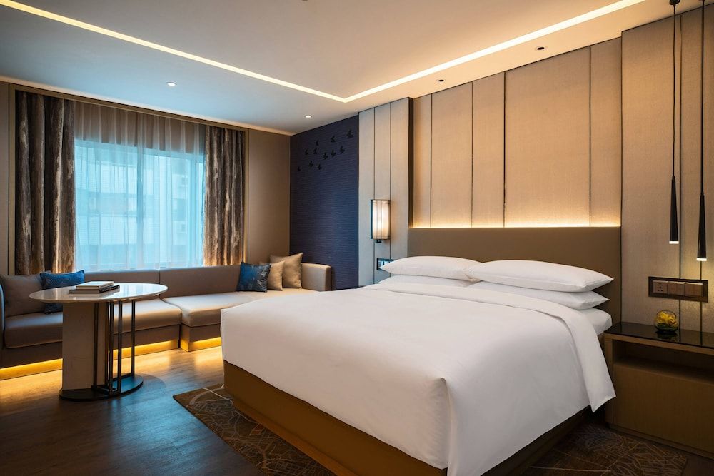 Renaissance Shenzhen Luohu Hotel Room, 1 King Bed 3