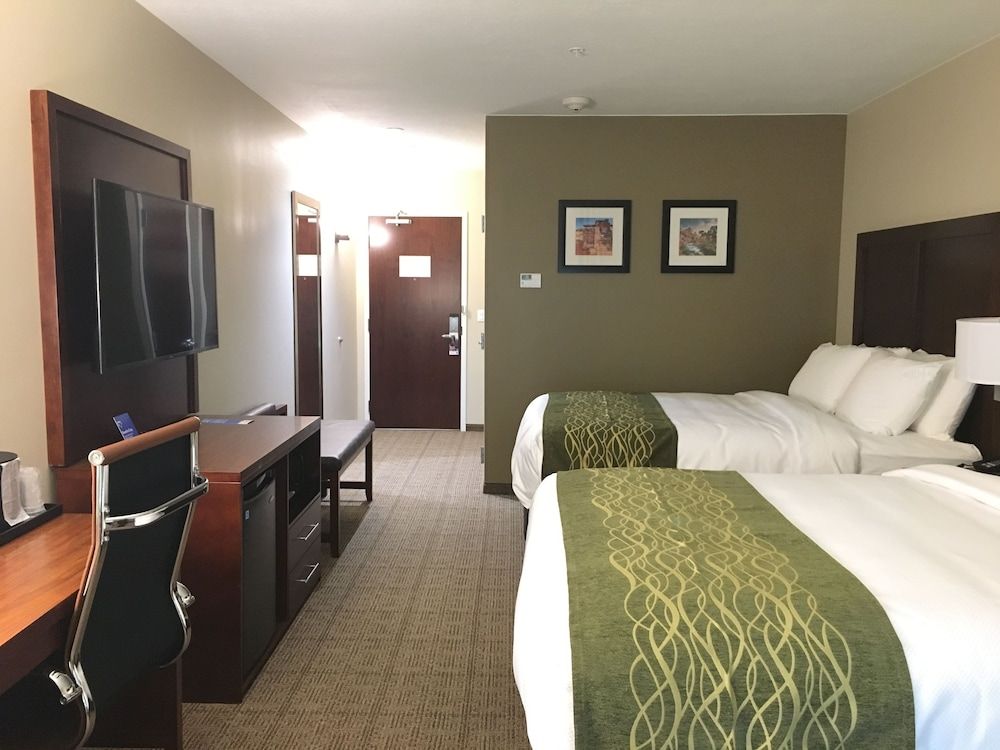 Room, 2 Queen Beds, Non Smoking, Bathtub