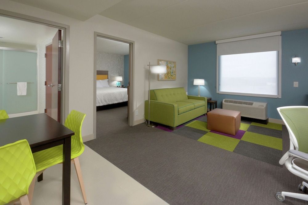 Suite, 1 King Bed, Accessible (Hearing)