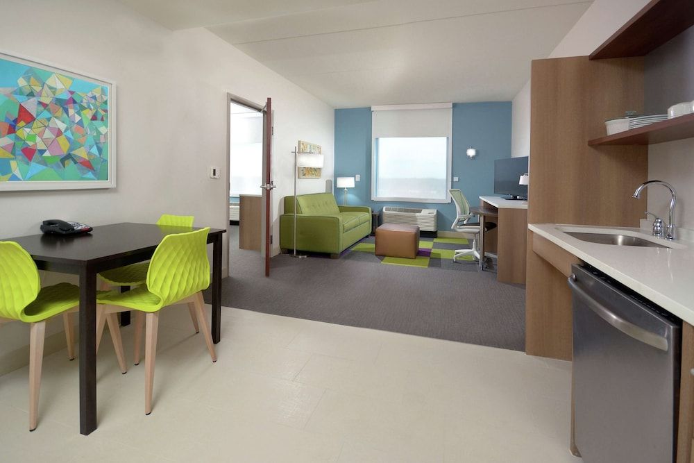 Suite, 1 King Bed, Accessible (Hearing)