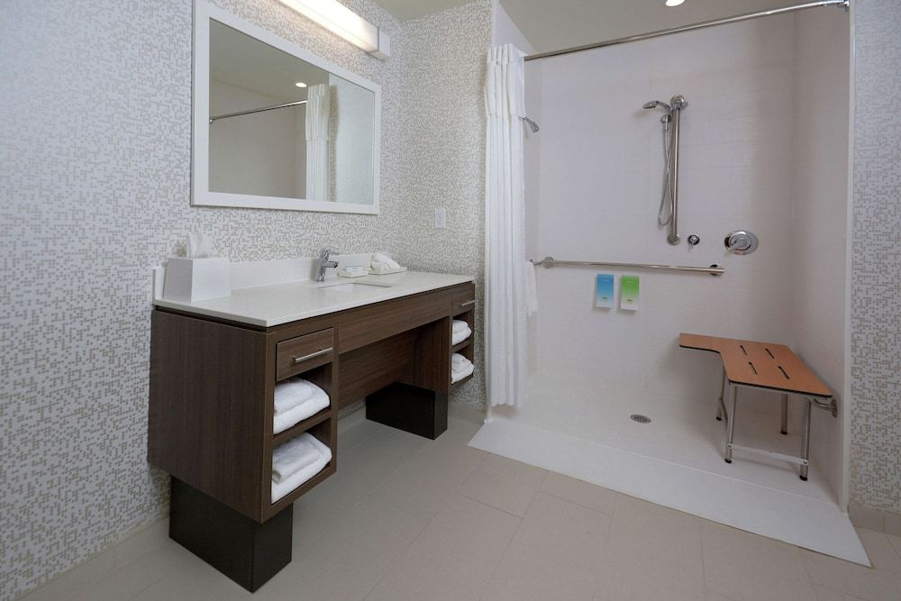 Suite, 1 King Bed, Accessible (Roll-In Shower)