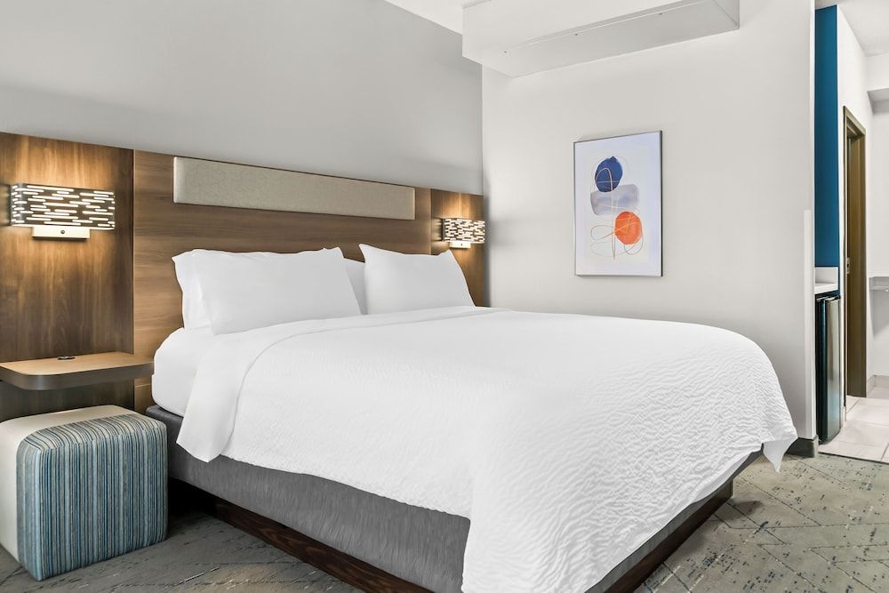 Suite, 1 King Bed, Accessible Bathtub (Accessible Tub)