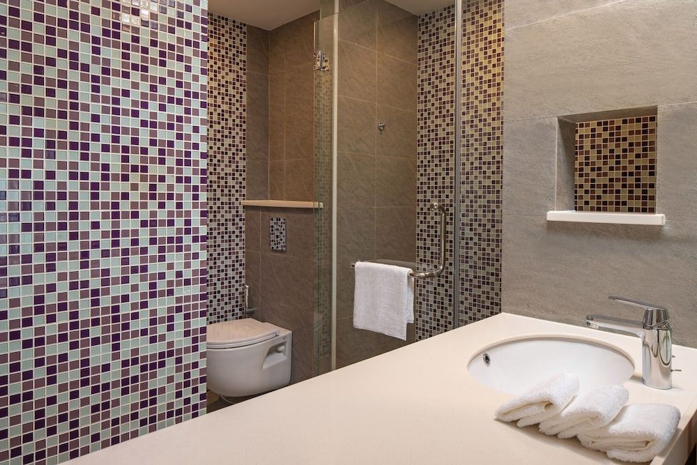 Holiday Inn & Suites Saigon Airport by IHG Standard Room, 2 Twin Beds, Pool View 7