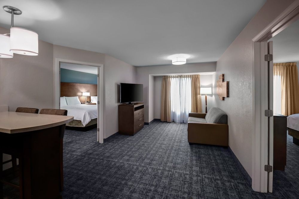 Suite, 2 Bedrooms, Accessible, Kitchen (Communication, Roll-In Shower)