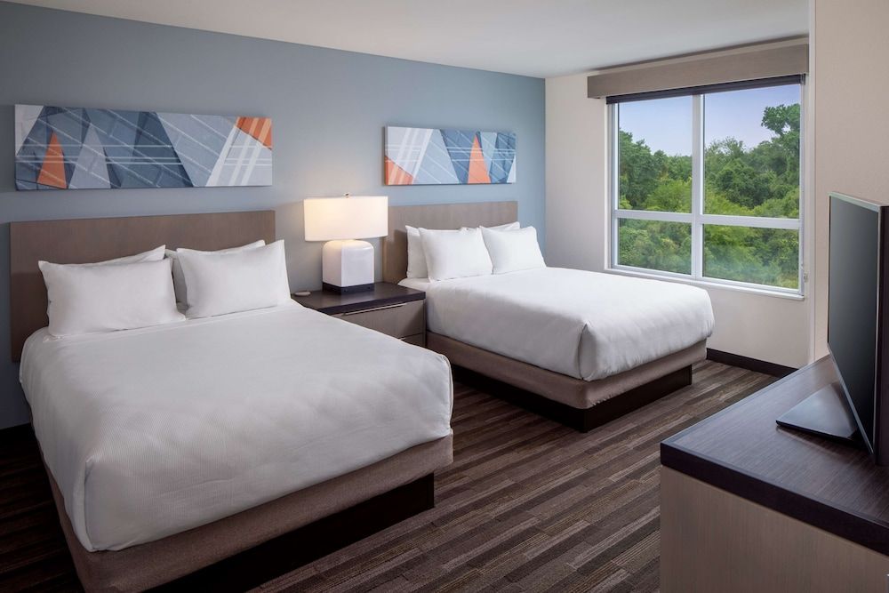 Den Room, 2 Queen Beds