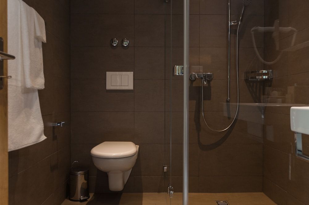 Plaza Hotel Comfort Double or Twin Room 8