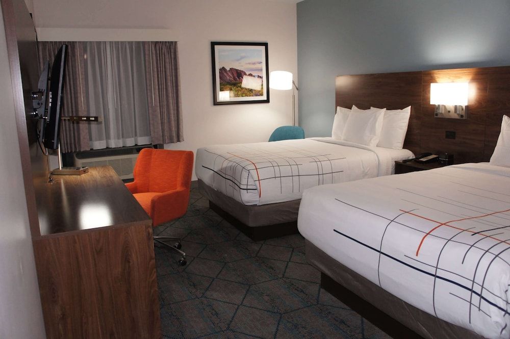 Deluxe Room, 2 Queen Beds, Accessible, Non Smoking (Mobility, Bathtub w/ Grab Bars)