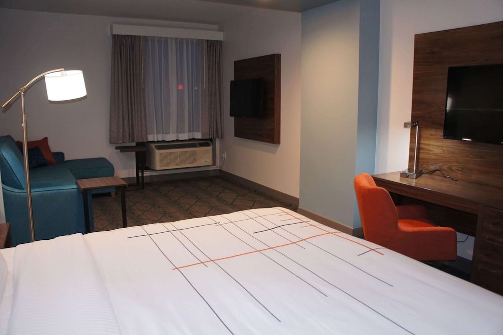 Suite, 1 King Bed, Non Smoking