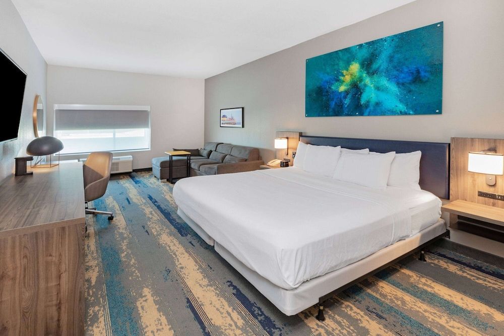 Room, 1 King Bed, Accessible, Non Smoking (Mobility Bathtub w/Grab Bars)