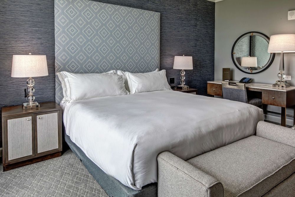 ADA Accessible Room, 1 King Bed, Accessible (Hearing)