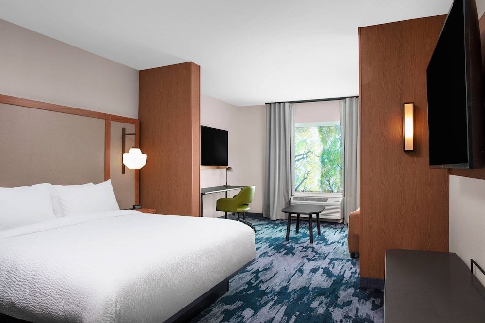 Executive Suite, 1 King Bed (Mobility Accessible, Roll-In Shower)