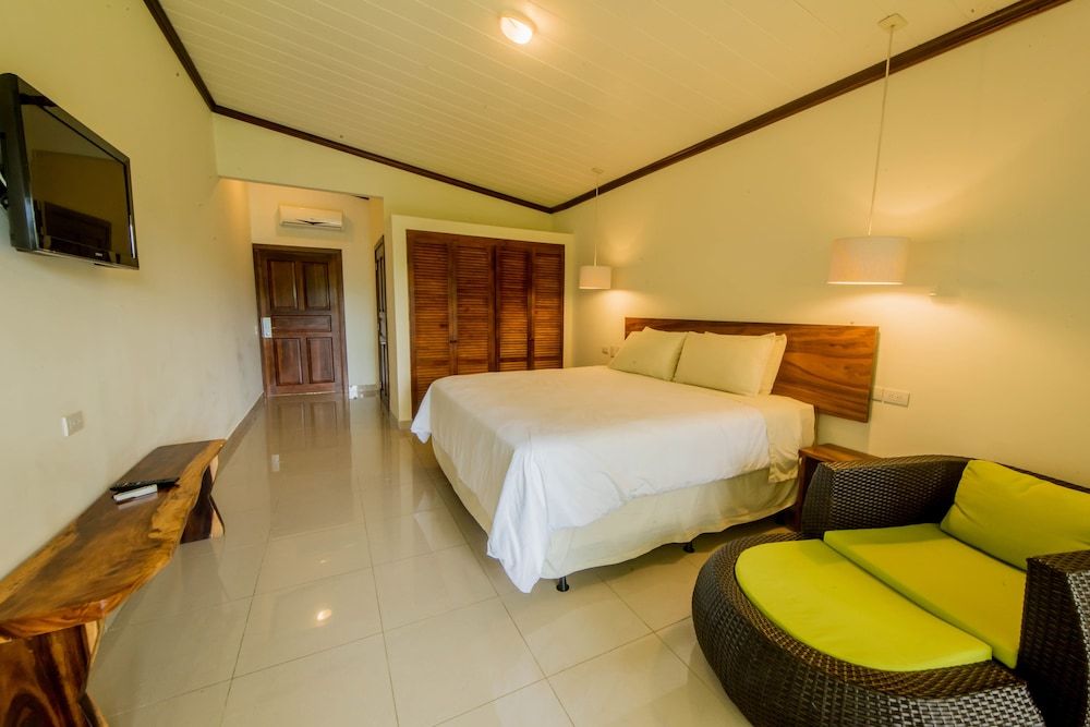 Beachfront 1 King size bed