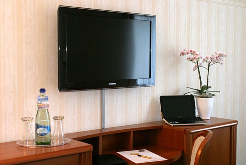 Hotel Doberaner Hof Triple Room 5