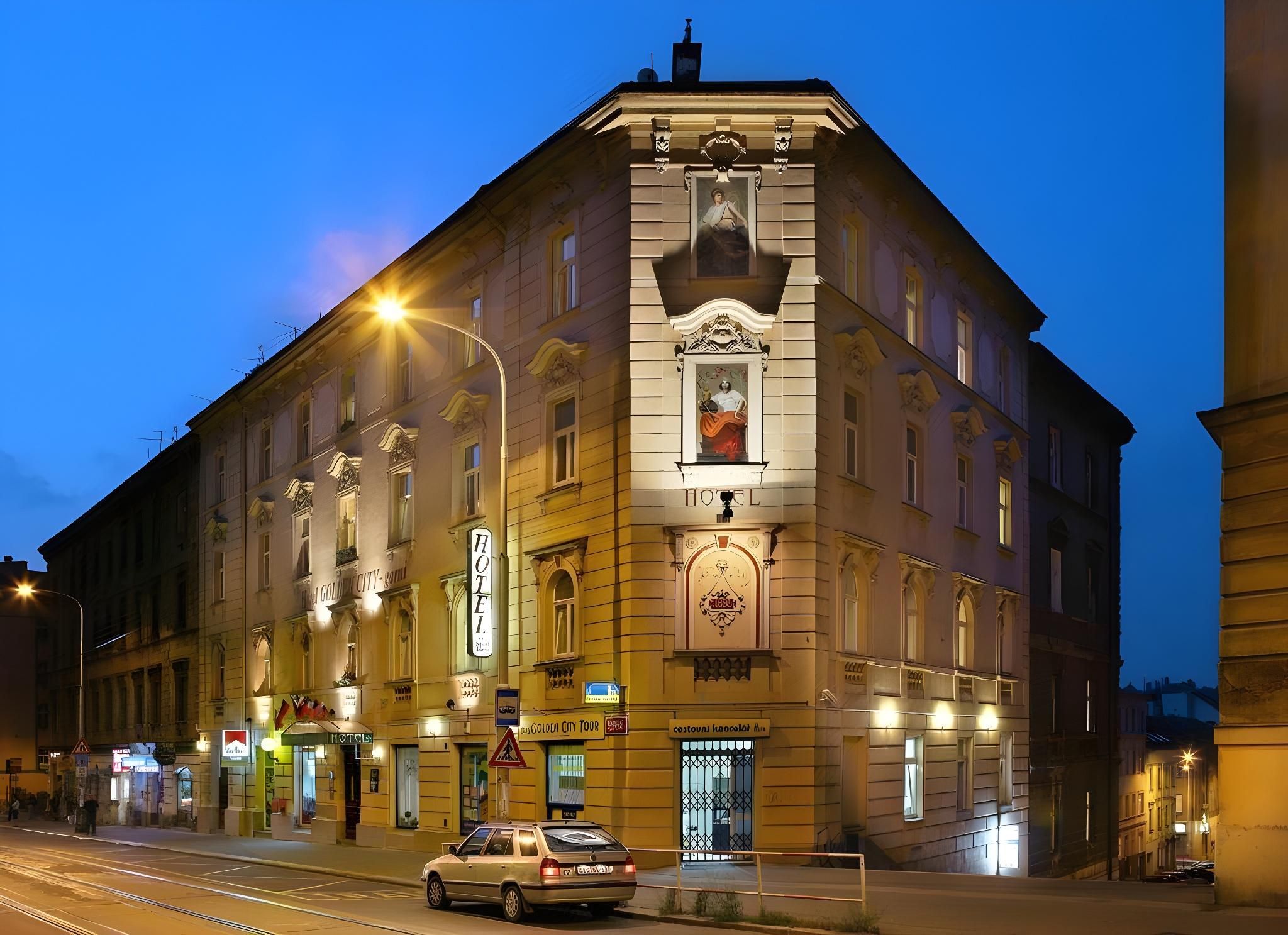 undefined Hotel Golden City 3