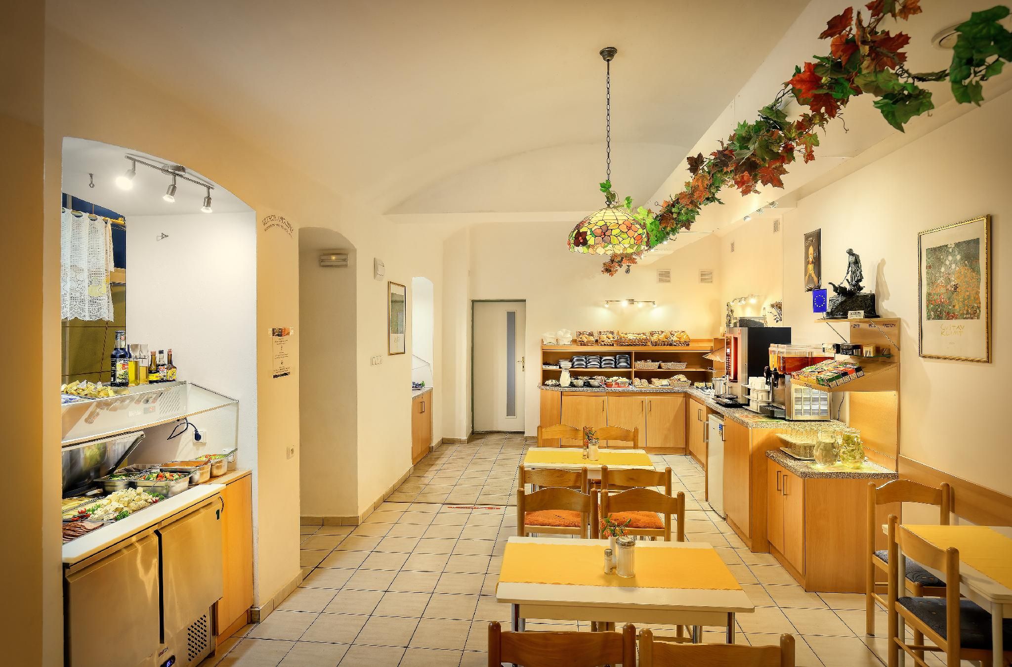 undefined Hotel Golden City 10