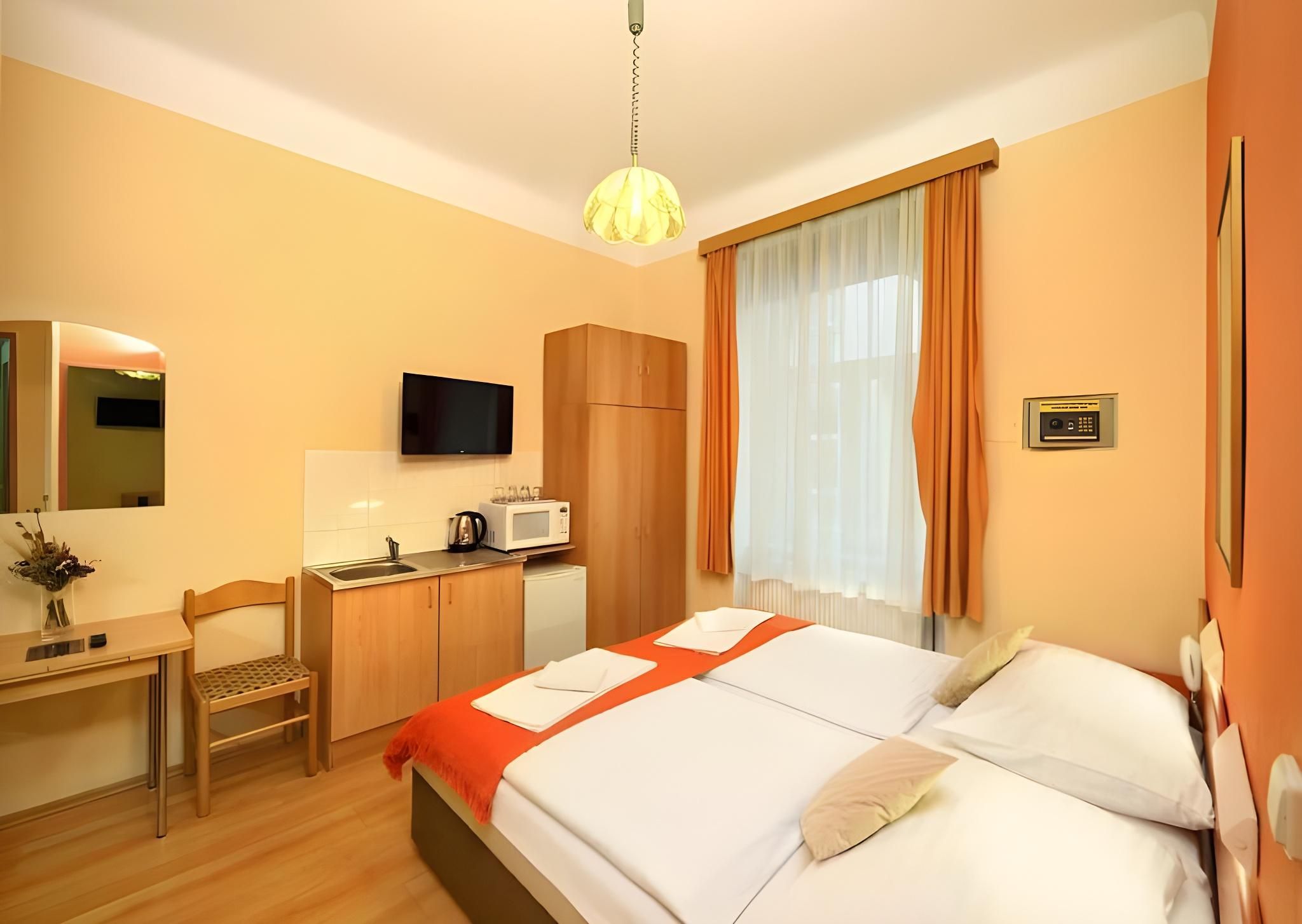 Hotel Golden City Double Room 2