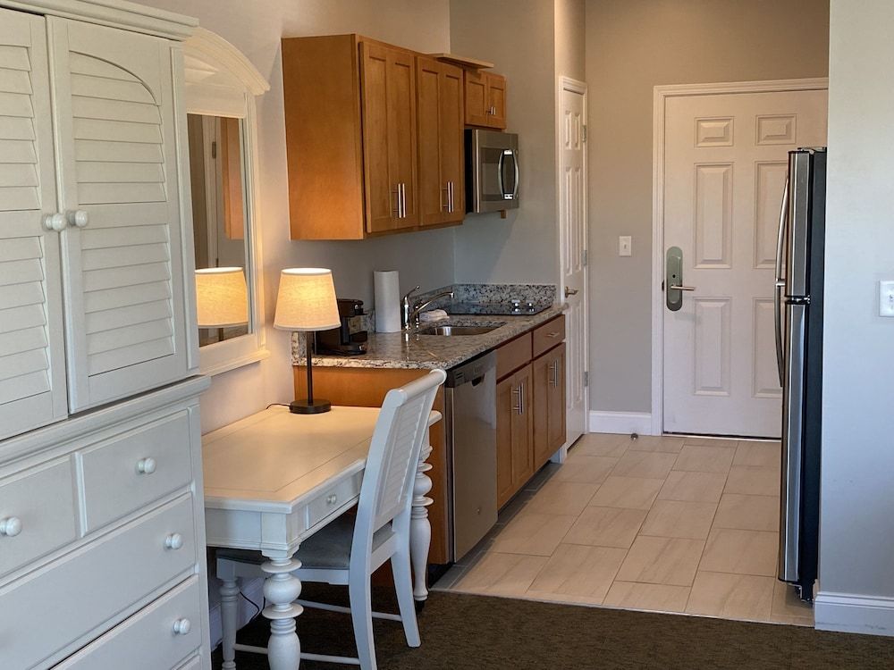 River Hotel of Southport Deluxe Studio, 1 Bedroom, Balcony, River View 8