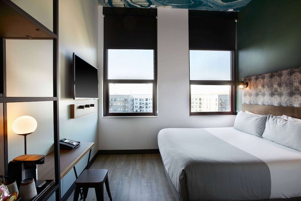 TRYP by Wyndham Pittsburgh/Lawrenceville Room, 1 King Bed, Non Smoking (Micro Room) 2