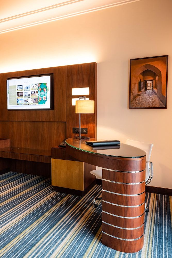 Royal Tulip Muscat Superior Twin Room 4