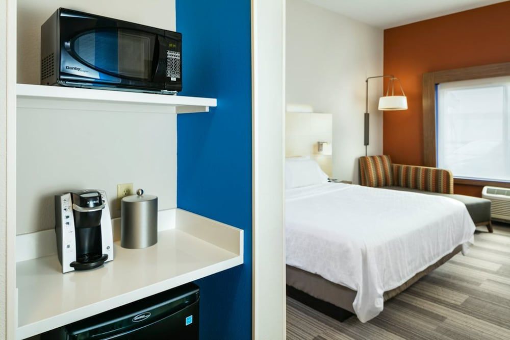 Standard Room, 1 King Bed (Communications)