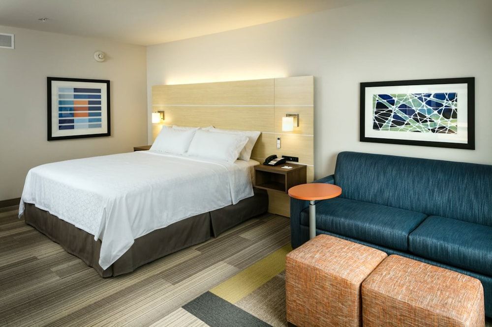 Suite, 1 Twin Bed (Communications)
