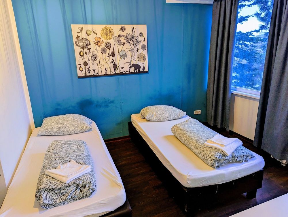 Ootel.com Twin Room, Non Smoking 2