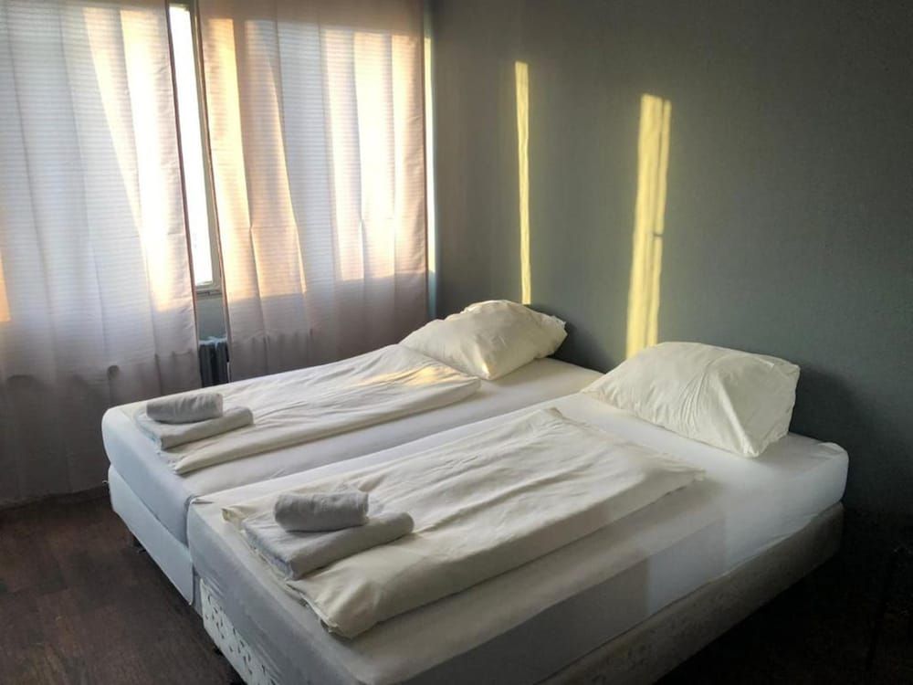 Ootel.com Twin Room, Non Smoking