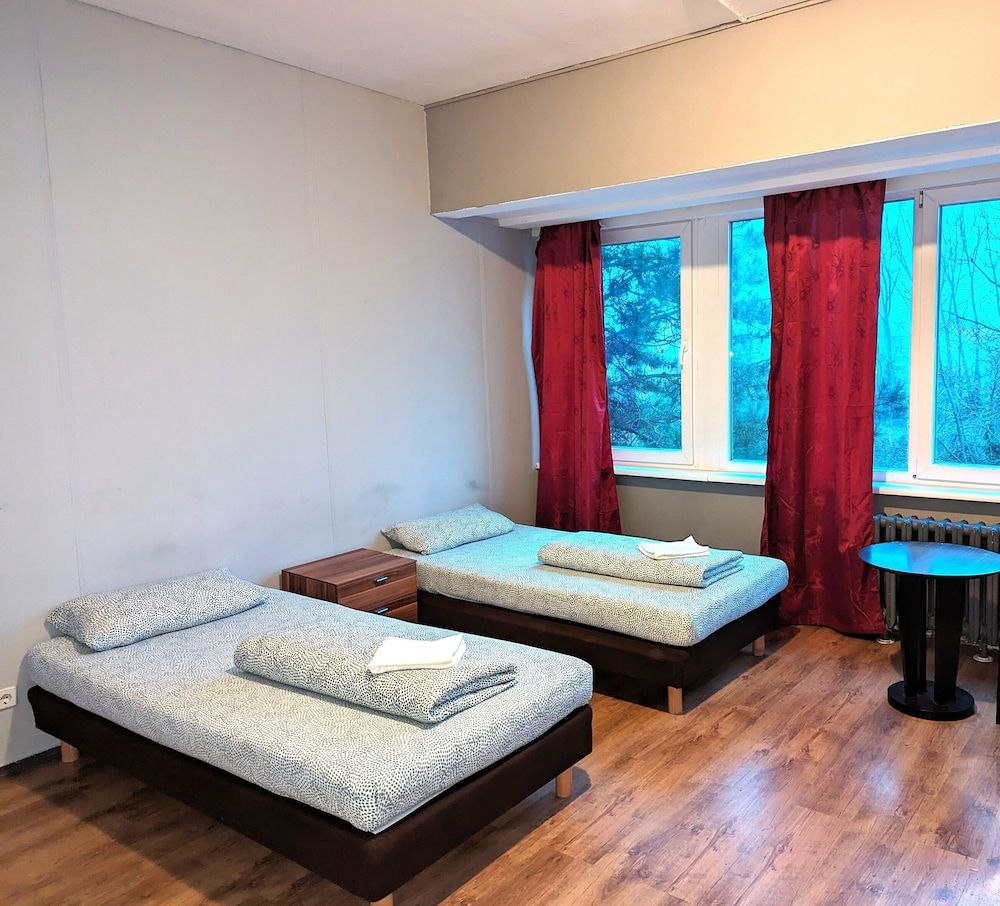 Ootel.com Twin Room, Non Smoking 3