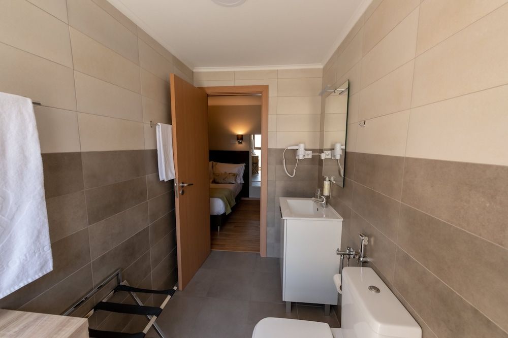 Dinya Lisbon Hotel Double or Twin Room 24