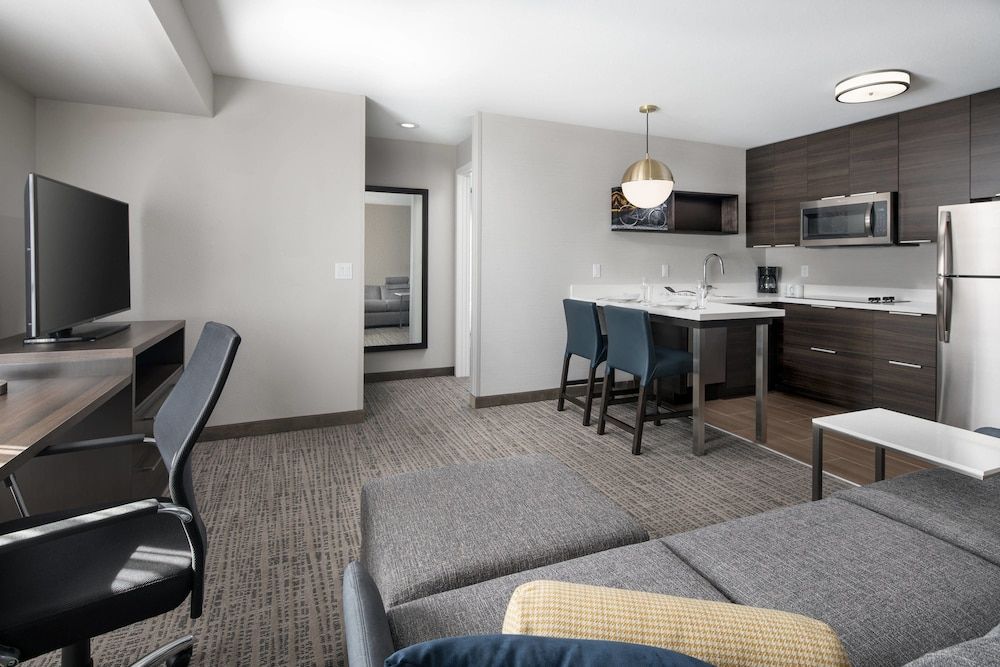 Suite, 1 Bedroom, Non Smoking, City View (Mobility Accessible, Roll-In Shower)