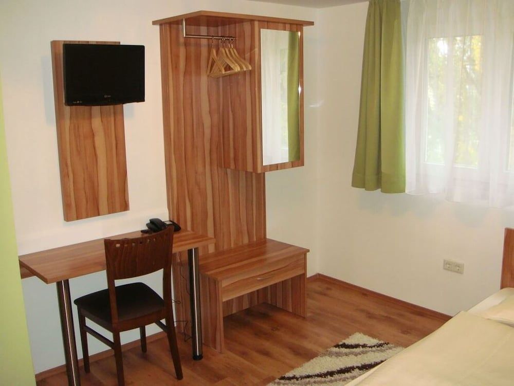 Hotel Smart-Inn Basic Twin Room, Private Bathroom 4