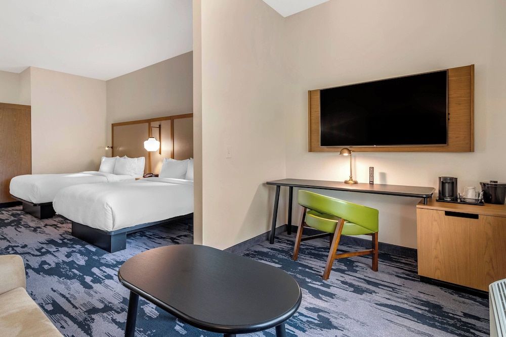 Suite, 1 King Bed with Sofa bed (Mobility/Hearing Accessible, Tub)