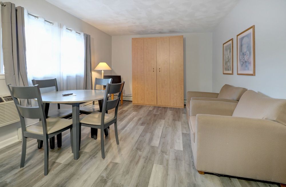 Hamilton Village Inn Apartment 8