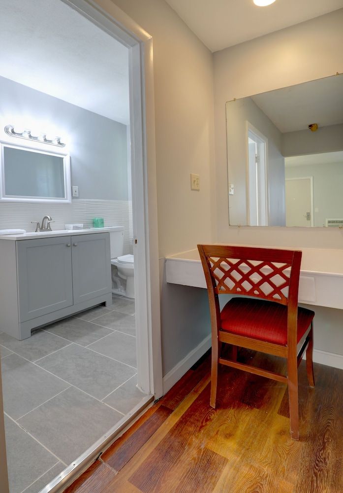 Hamilton Village Inn Apartment 4