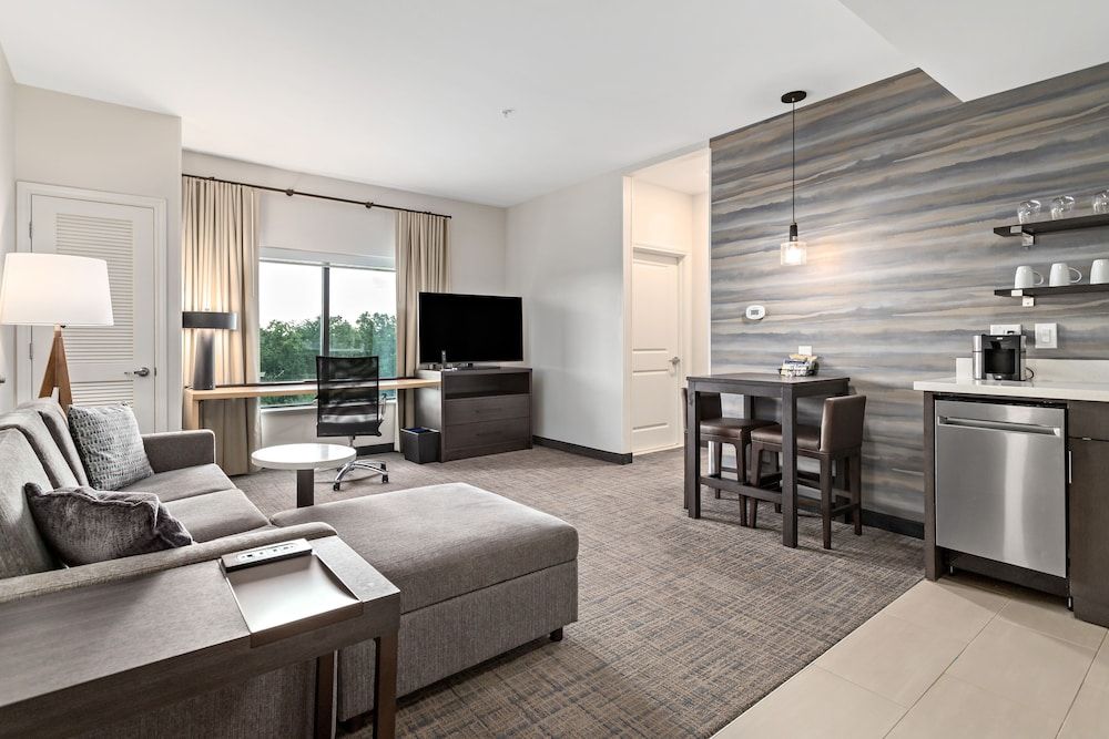 Suite, 1 Bedroom, Non Smoking (Mobility Accessible, Roll-in Shower)