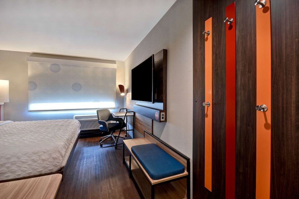 Room, 1 King Bed, Accessible (Mobility & Hearing, Roll-In Shower)