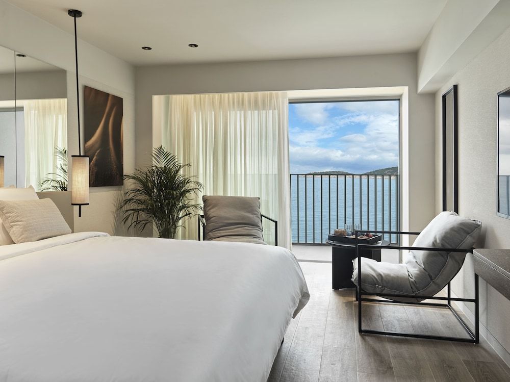 Deluxe Superior front with balcony or Juliette, Sea View